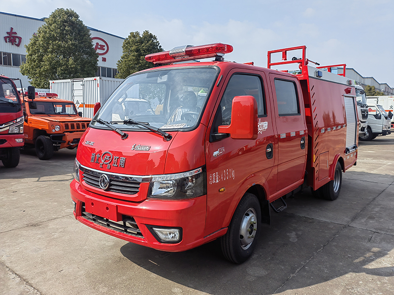 東風(fēng)雙排座藍(lán)牌水罐消防車